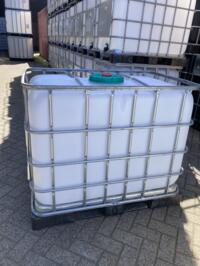 Gebruikte gespoelde ibc containers 600 liter op kunststof pallet