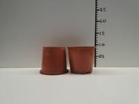 Grote partij mooie terracotta 0,5 liter / 10,5 cm potten (inkeping steek-etiket)