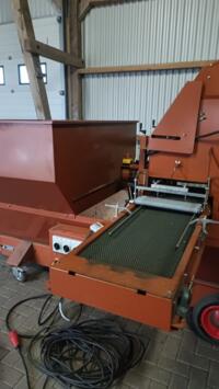 Te koop JAVO ROTOFILL TRAYVULLER, TRAY-MACHINE compleet met boorunit en afloopband